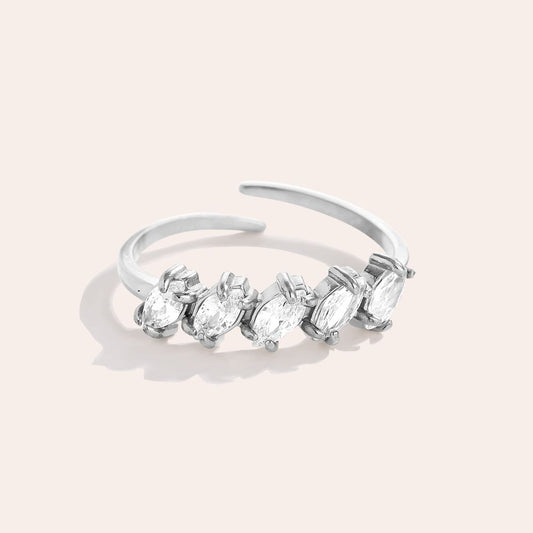 Oval diamond ring