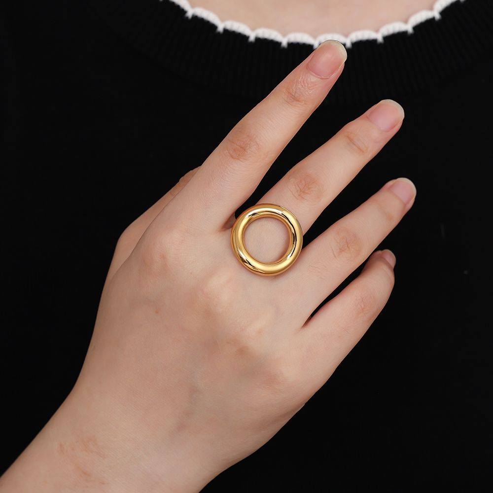 Oval ring