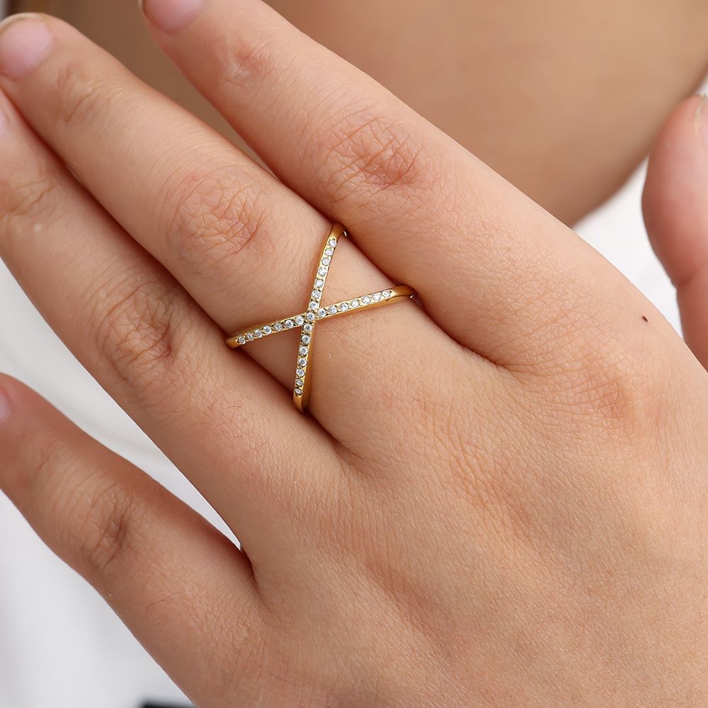 Crossed ring