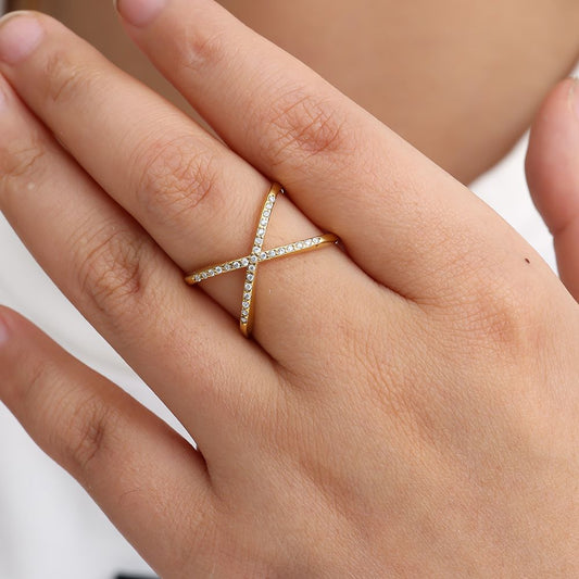 Crossed ring